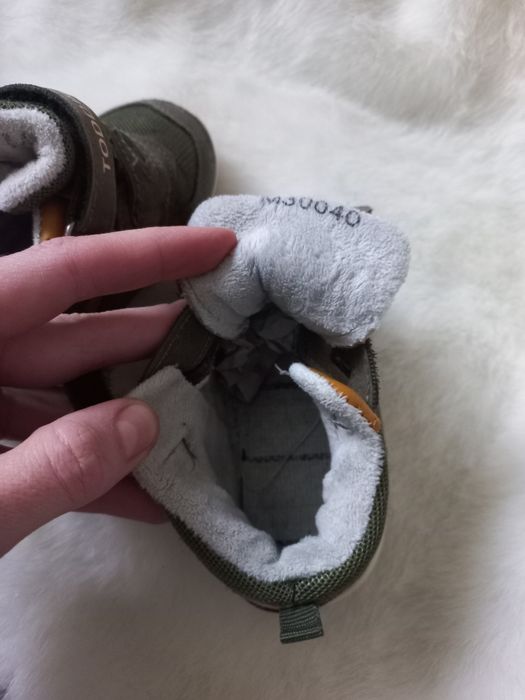 Продам дитячі кросівки