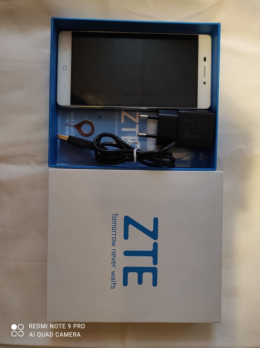 CDMA/GSM смартфон ZTE V5Pro/N939Sc/Blade A711