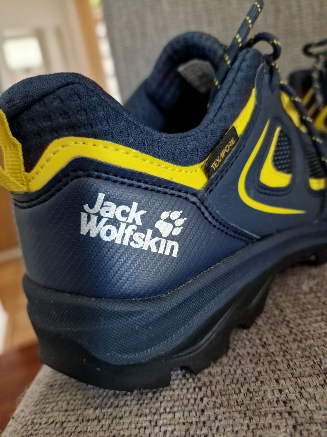 2x założone buty trekkingowe Jack Wolfskin r. 37