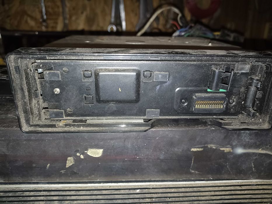 Автомагнітола Hyundai H-CMD4004 на запчастини чи відновлення