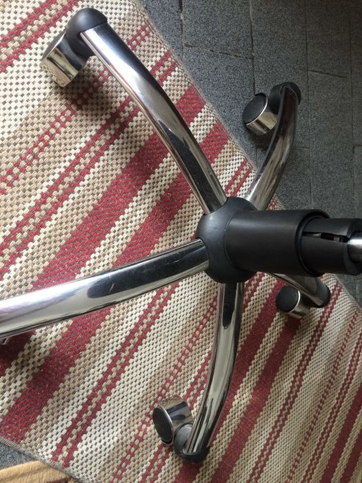 Cadeira de escritório em cabedal