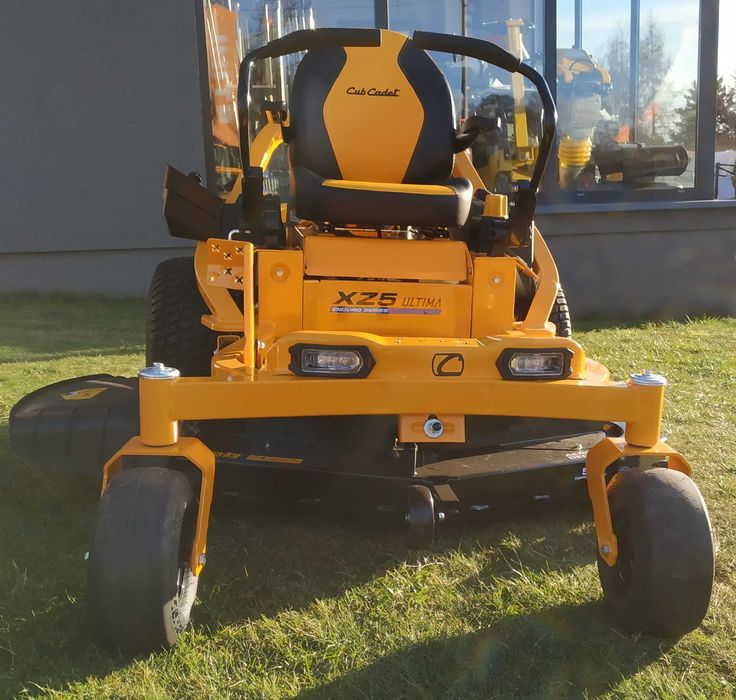Traktor Cub Cadet Ultima XZ5 L127 Zero Turn