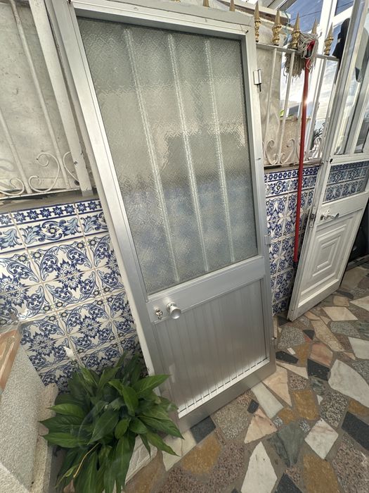 Porta de aluminio com vidro