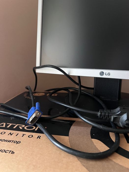 Монітор LG 17” VGA, кабелі в комплекті