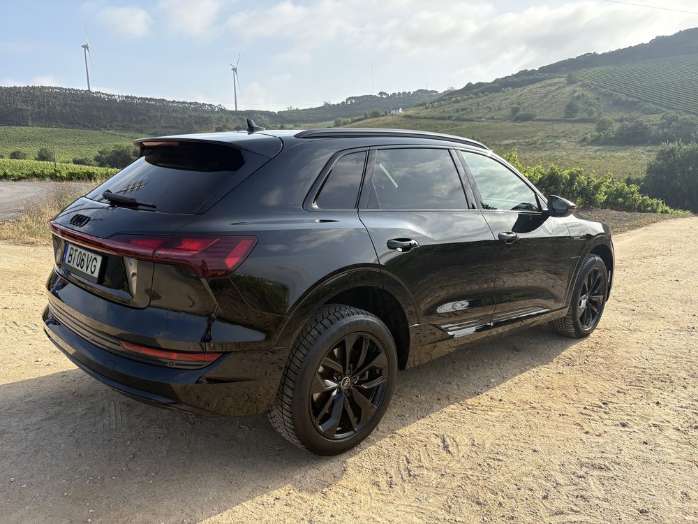 Audi E-Tron 55 de 2021 com 413 cavalos - 120 meses x 413,40€