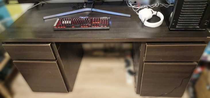 Biurko masywne ciemne ZA DARMO