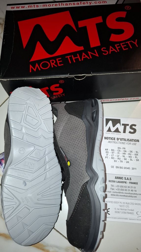 Nowe buty robocze nr44
