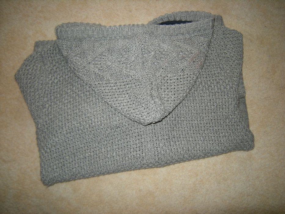 Swterer młodzieżowy RESERVED kaptur modny splot