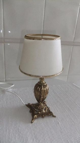 Candeeiro em Bronze trabalhado a funcionar.