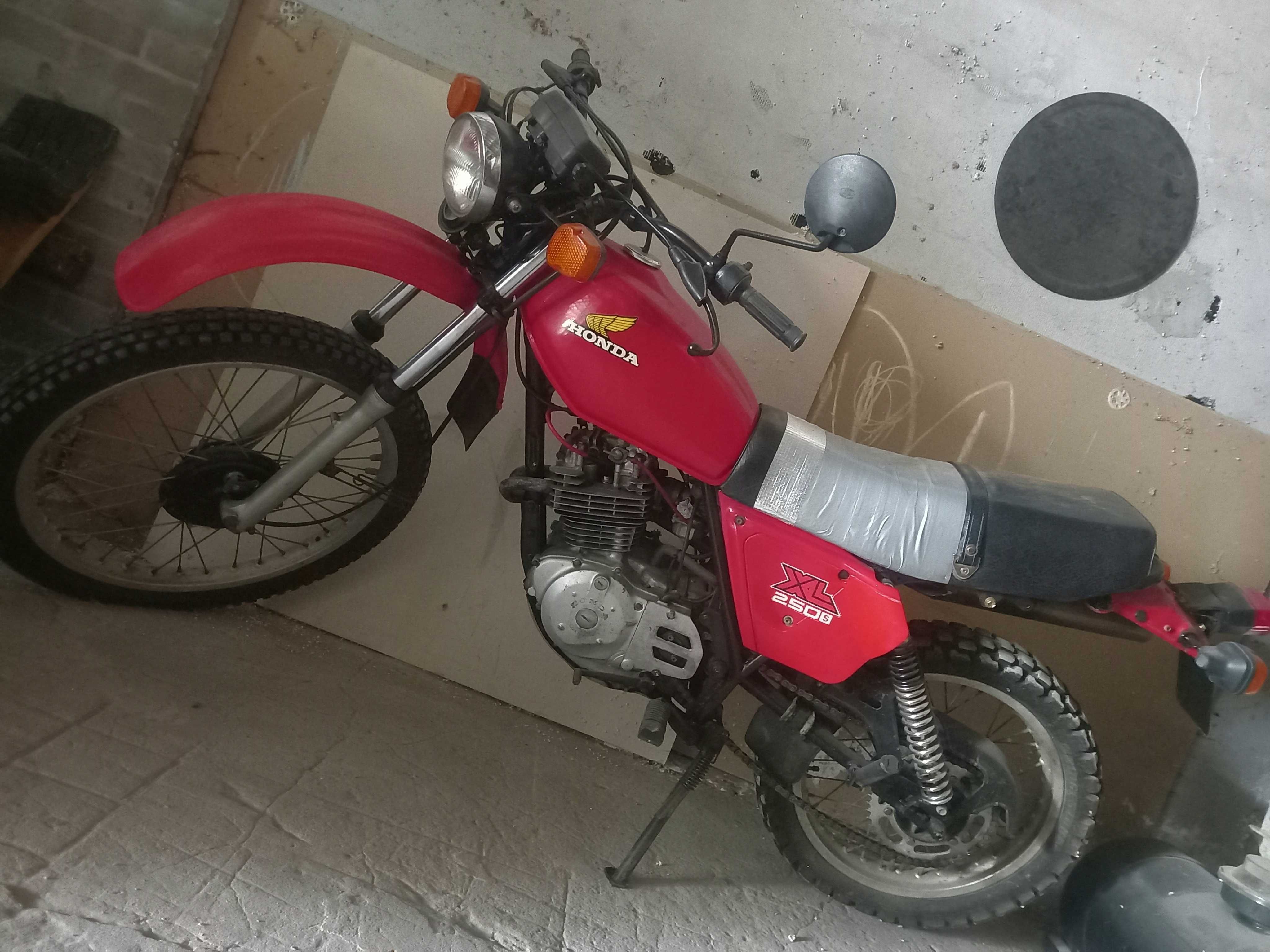 Honda Xl-250 zarejestrowana + drugi w cenie jako gratis.