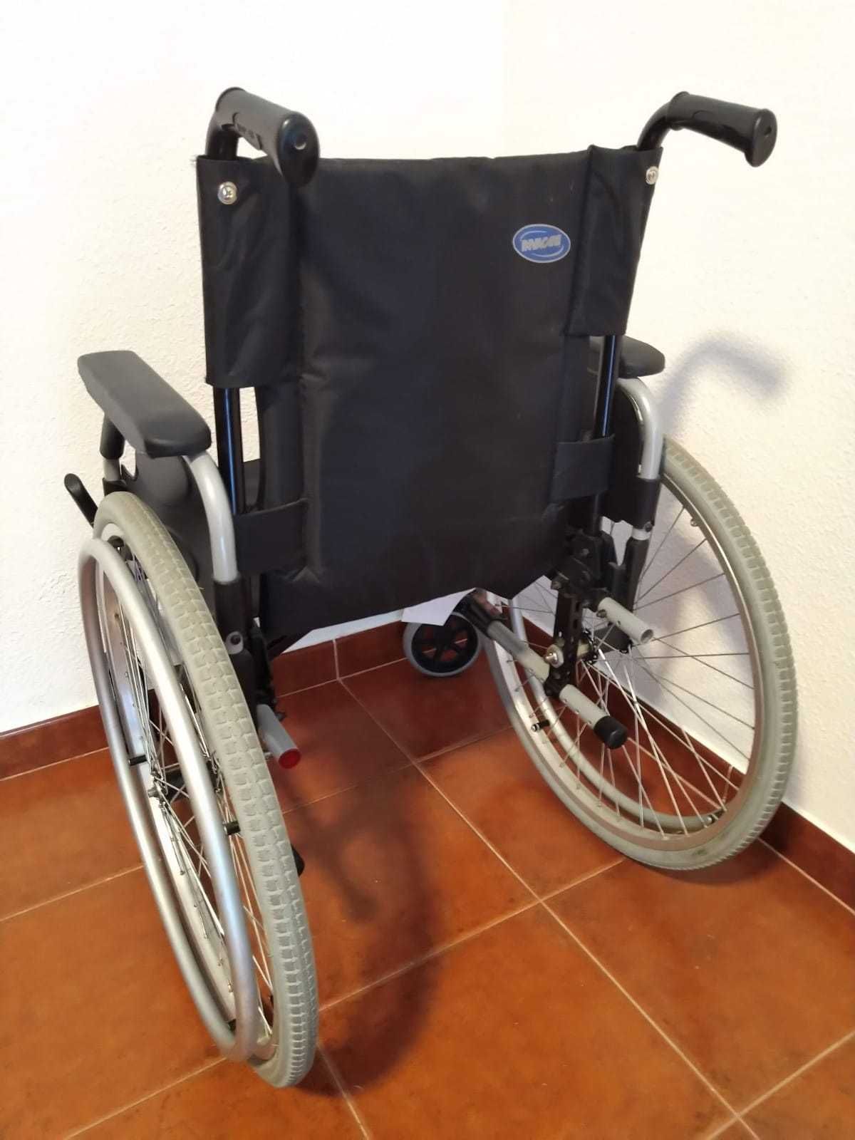 Cadeira de Rodas Manual Invacare Action2 NG