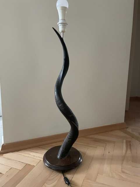 Lampa z poroża antylopy Kudu