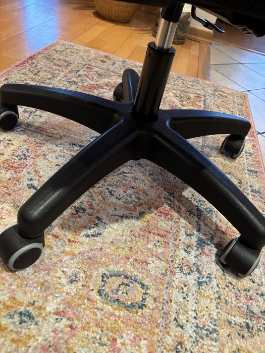 Krzeslo obrotowe 9-14 lat firma Entelo