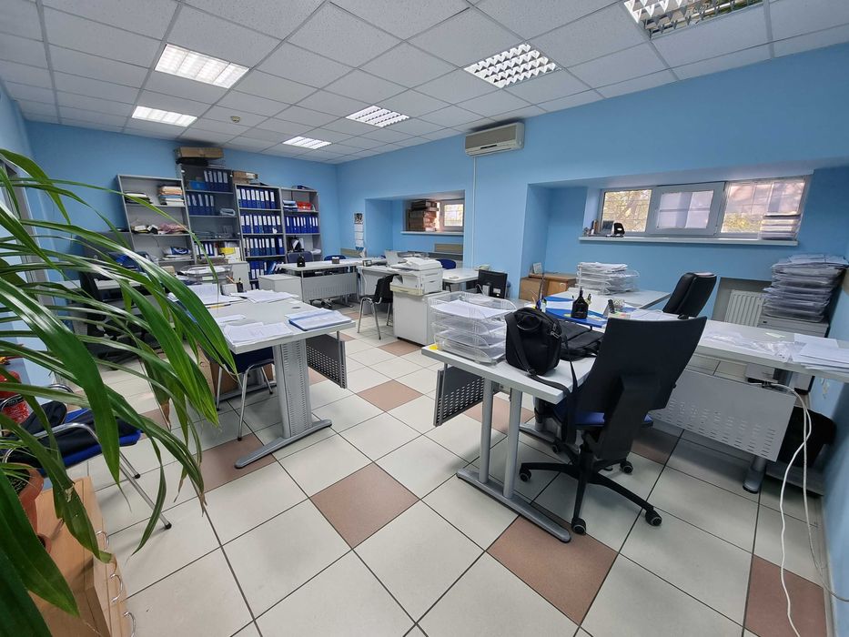 ПРОДАЖ приміщення під офіс, магазин, банк, 919 кв.м., б.Центральний, 3