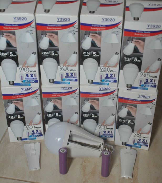 Универсальная аварийная лампа автономная лампочка на аккумуляторах 20w