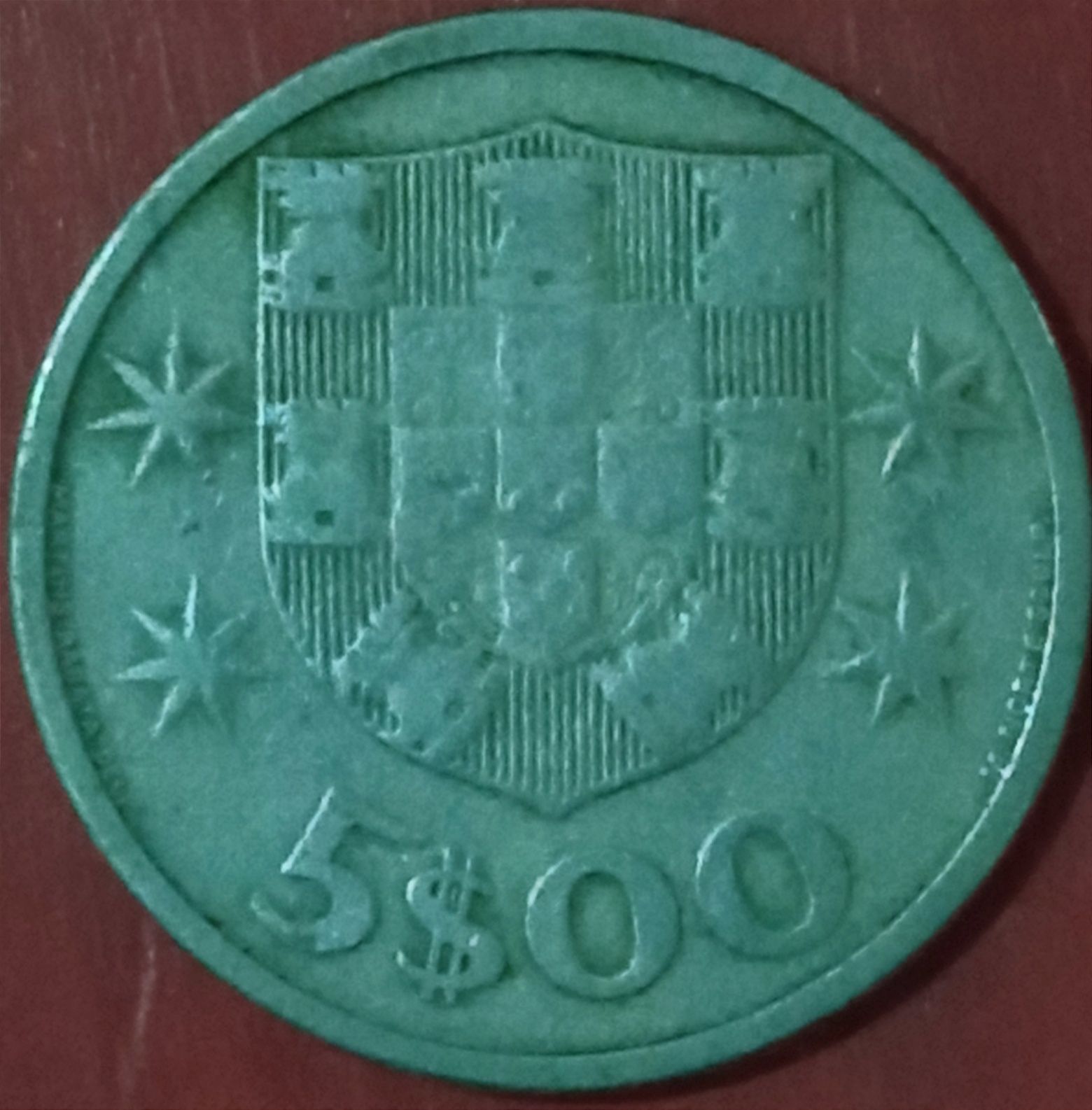 Duas moedas de 5$00 de 1963 e 1964