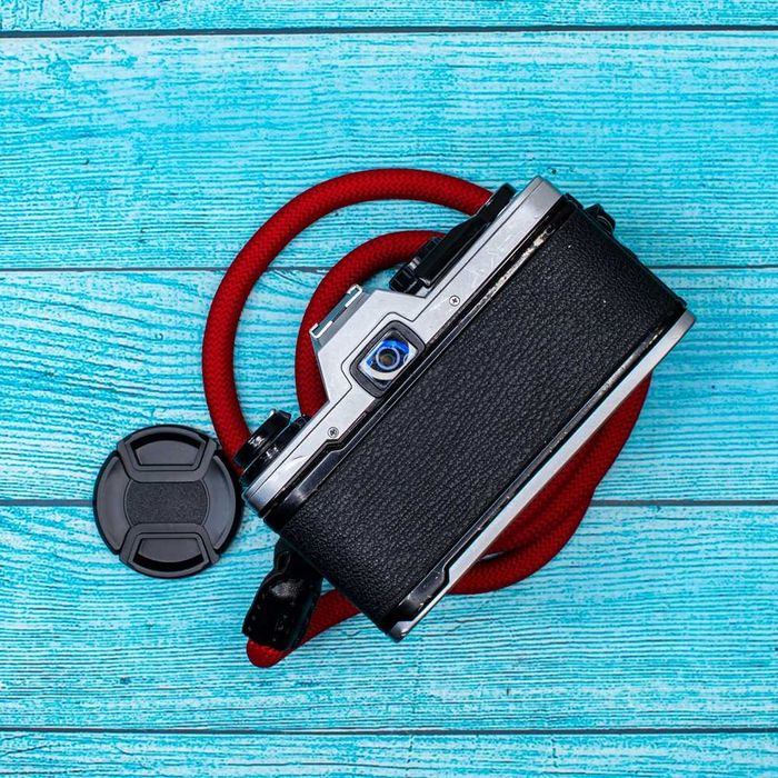 Olympus OM10 + OM 50 mm f1.8 + Exakta 35-70 mm f3.5-4.8+manual adapter