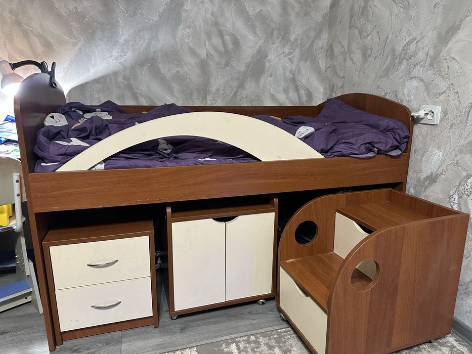 Дитяче ліжко з шухлядами