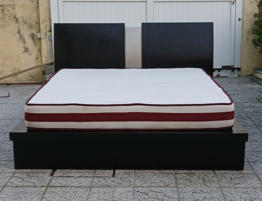 Vendo CAMA de CASAL GRANDE,MODERNA com estrado, COLCHÃO e 4 gavetas.