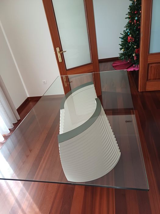 Mesa de jantar em estado novo