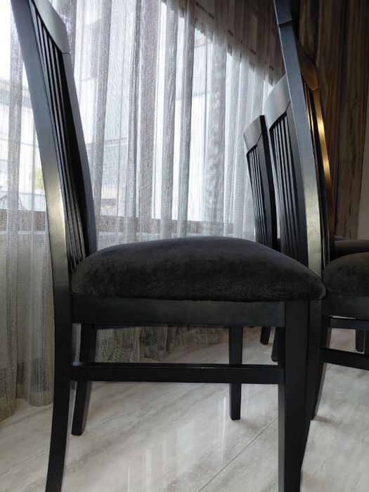 Стільці обідні дерев´яні з м´яким сидінням