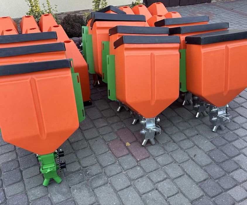 Бачок для міндобрива до картоплесажалки. Привезений з Польщі