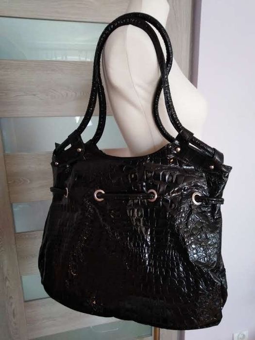 Torebka damska lakierowana czarna nowa r a4