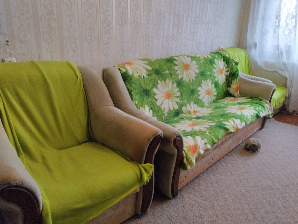 Продам диван і два розкладні крісла