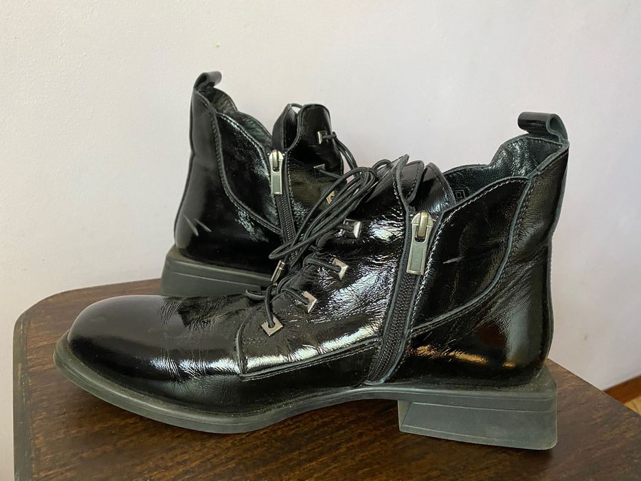 Продам жіноче взуття