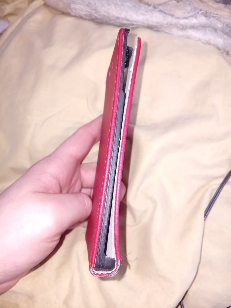Etui na telefon.