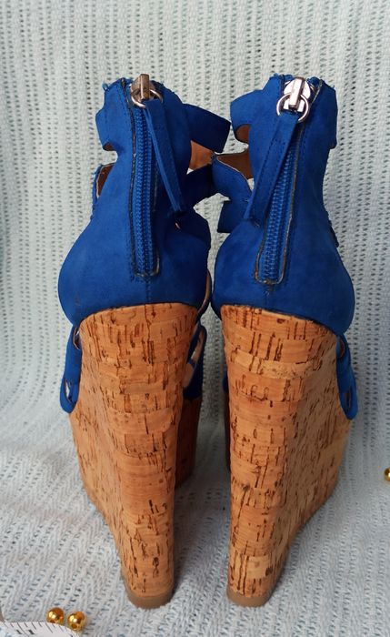 Босоніжки на танкетці сині JustFab 37 р + СЕРЕЖКИ В ПОДАРУНОК