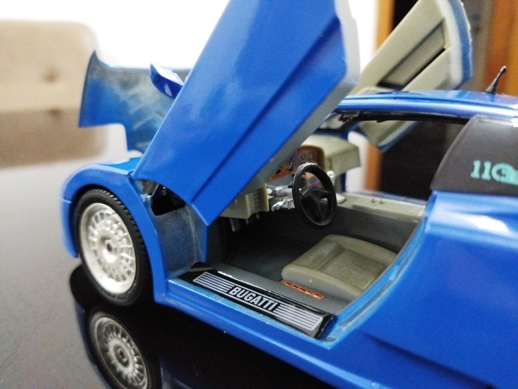 Bugatti EB110 escala 1:18 Burago