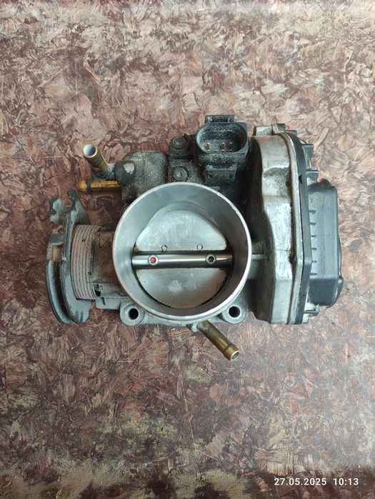 Дросельна заслонка Шкода тур 1.6 Фольцваген гольф 1.6