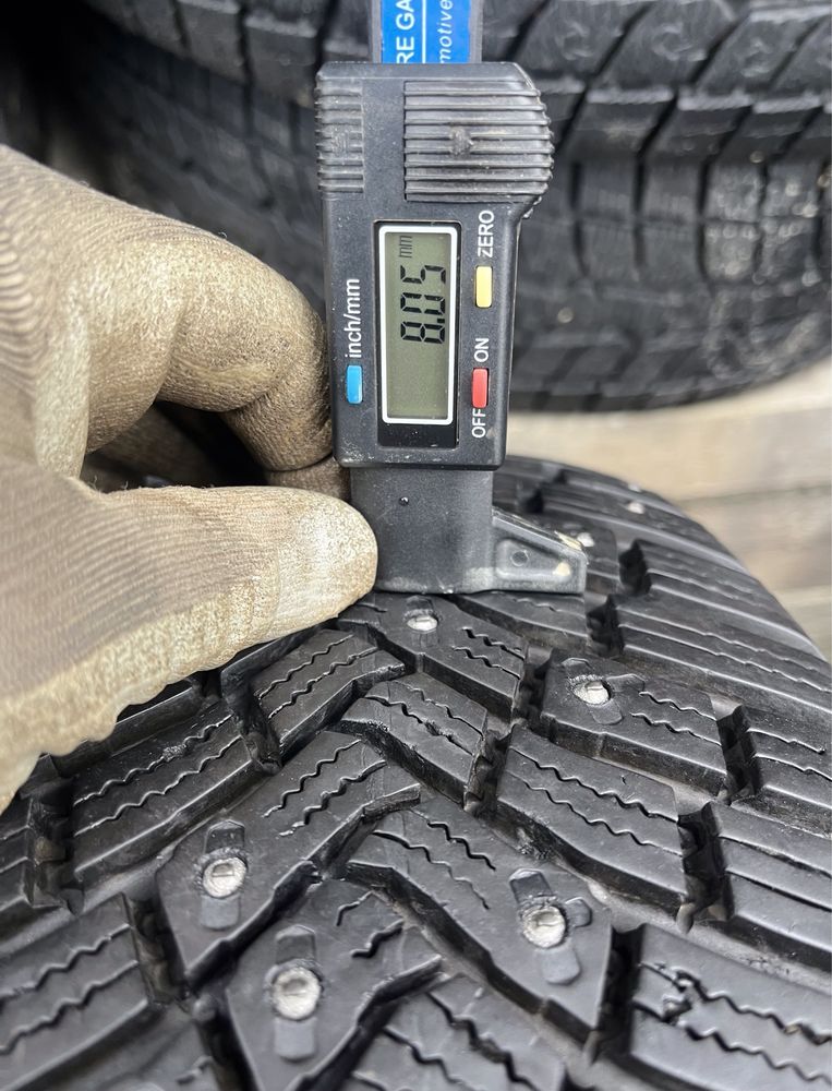 Шини Continetal Ice Contact 3 R 16 205 60