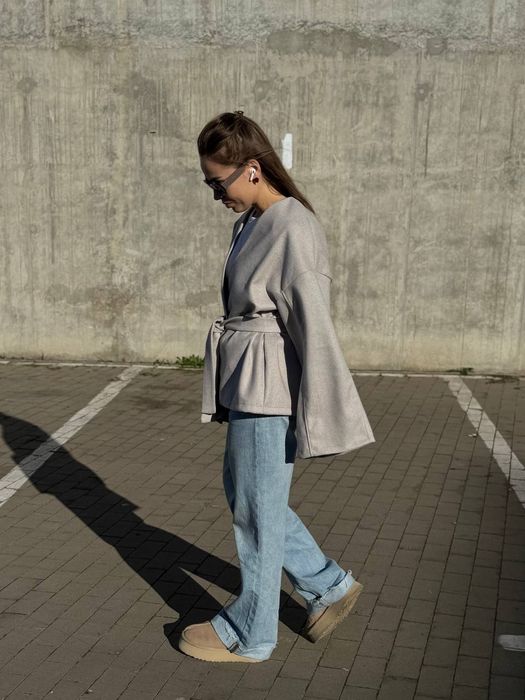 Жіноче коротке пальто