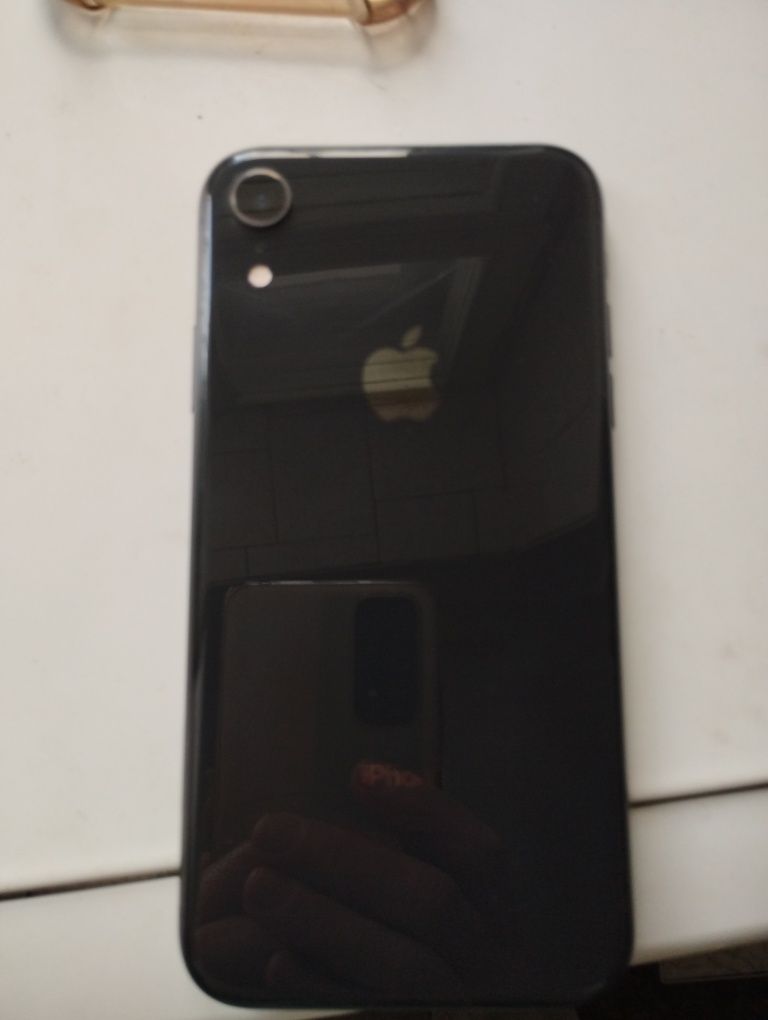 Продам iPhone xr