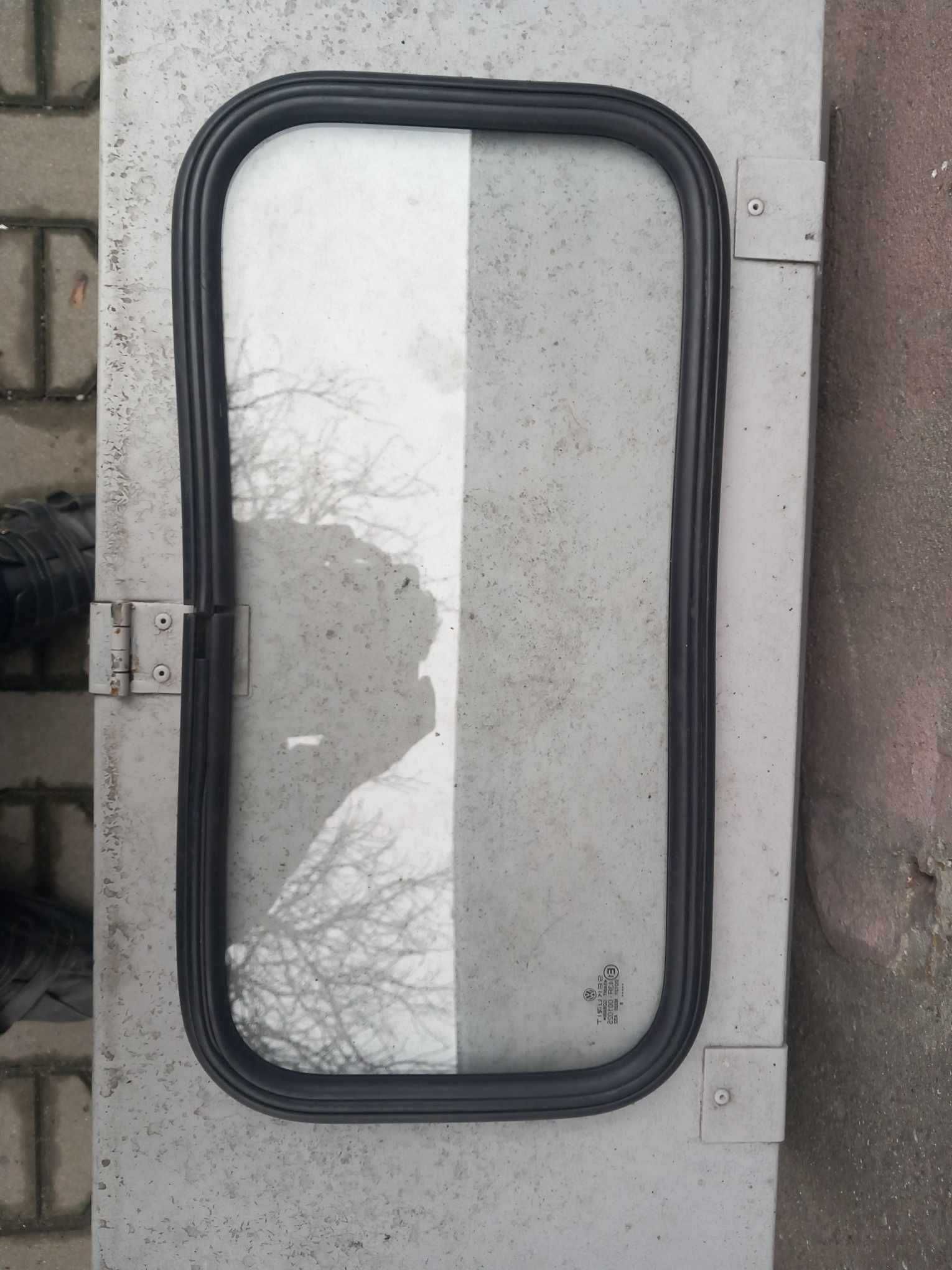 Szyba ściany działowej Vw T4