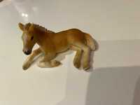 Schleich Rasa Haflinger Leżące Źrebię