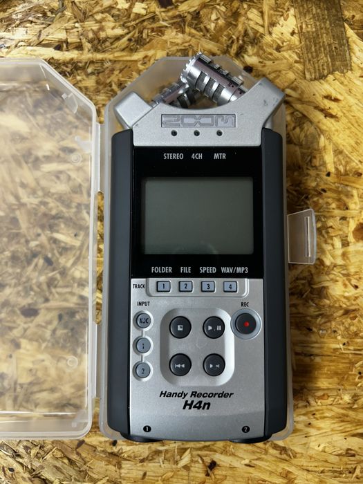 Zoom H4n recorder