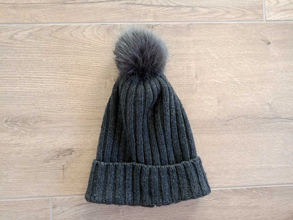 Czapka z pomponem marki H&M