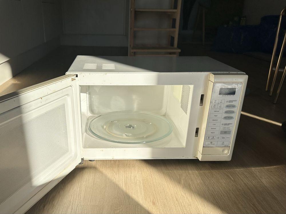 Kuchenka mikrofalowa Panasonic nn-5455bbpq