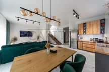 Продаж. Будинок / Віта-Поштова, вул. Грушевського, 149м2