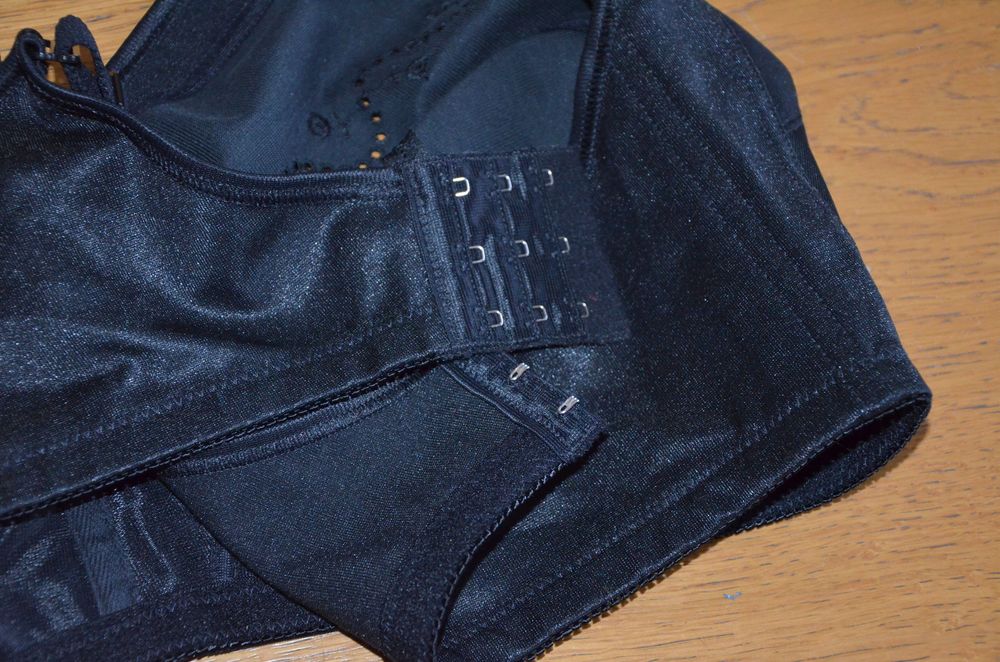 biustonosz/stanik Triumph  105E  /46DD