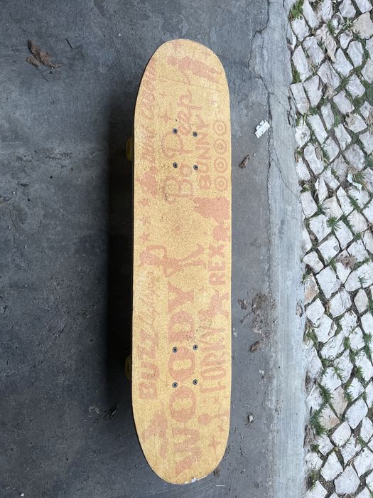 Skate toy story em bom estado