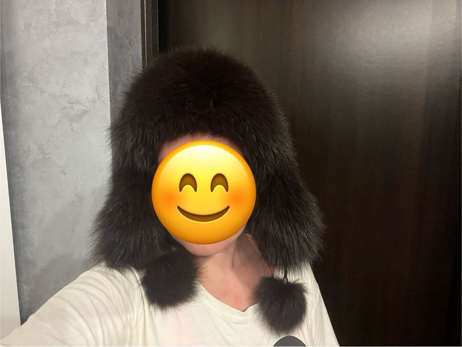 Шкіряна шапка з натуральним хутром песця