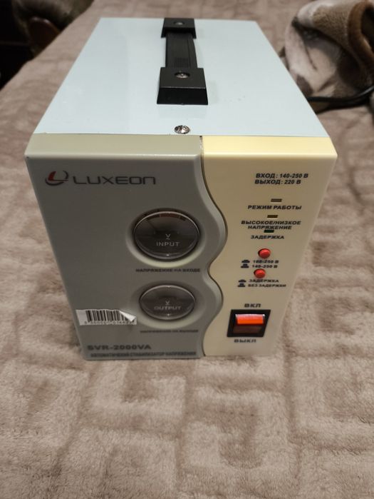 Стабілізатор напруги Luxeon SVR-2000VA