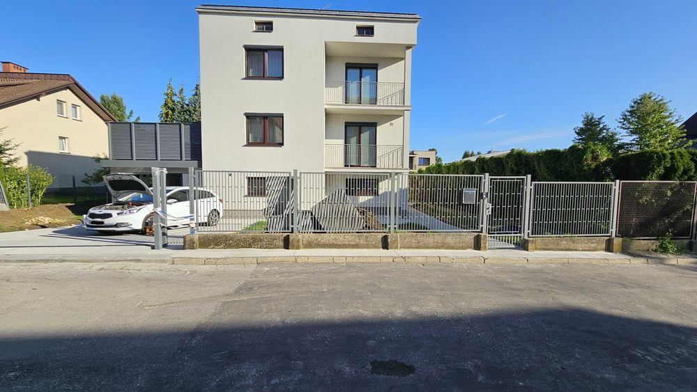 Ogrodzenie stalowe: długość 19 m: 7 przęseł + brama skrzydłowa +bramka