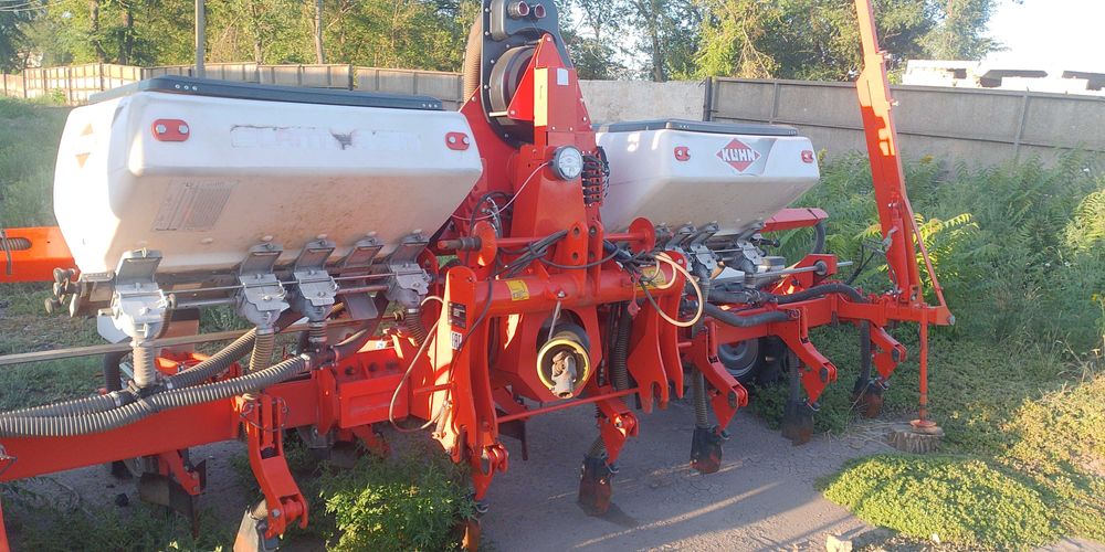 Продаєця сівалка кун плантер 3