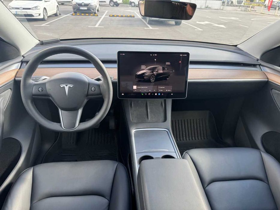 Майже нова сама дальнобійна Tesla Model Y! 2024р
