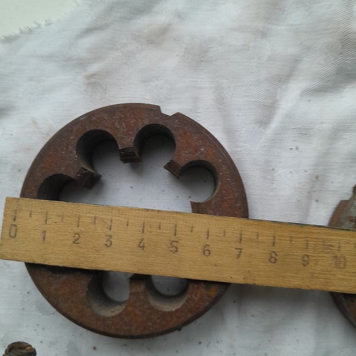 Клупп и плашки 3 шт.